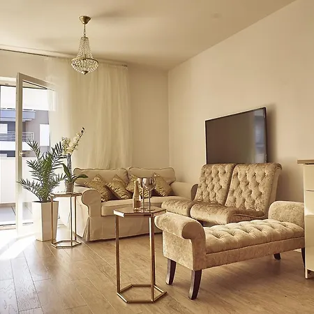 アパート Golden Pearl ポゴジェリツァ