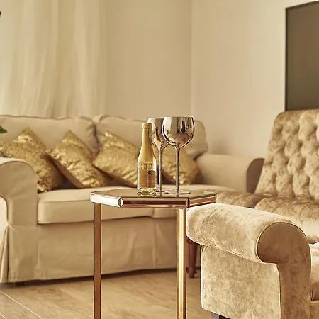 Golden Pearl Apartment