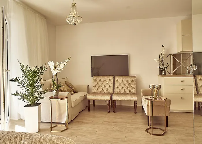 Golden Pearl アパート ポゴジェリツァ